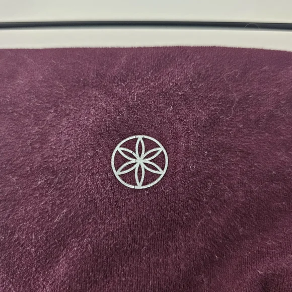 Chic Plum / Marroon Leggings With Pockets - Picture 5 of 12